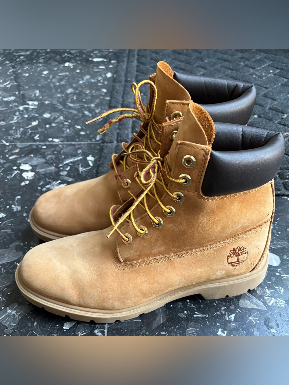 Timberland Men's Classic 6-Inch Premium Wheat Boots Size 8.5